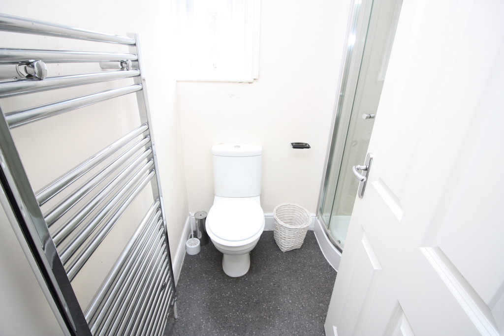 6 bed house to rent  - Property Image 12