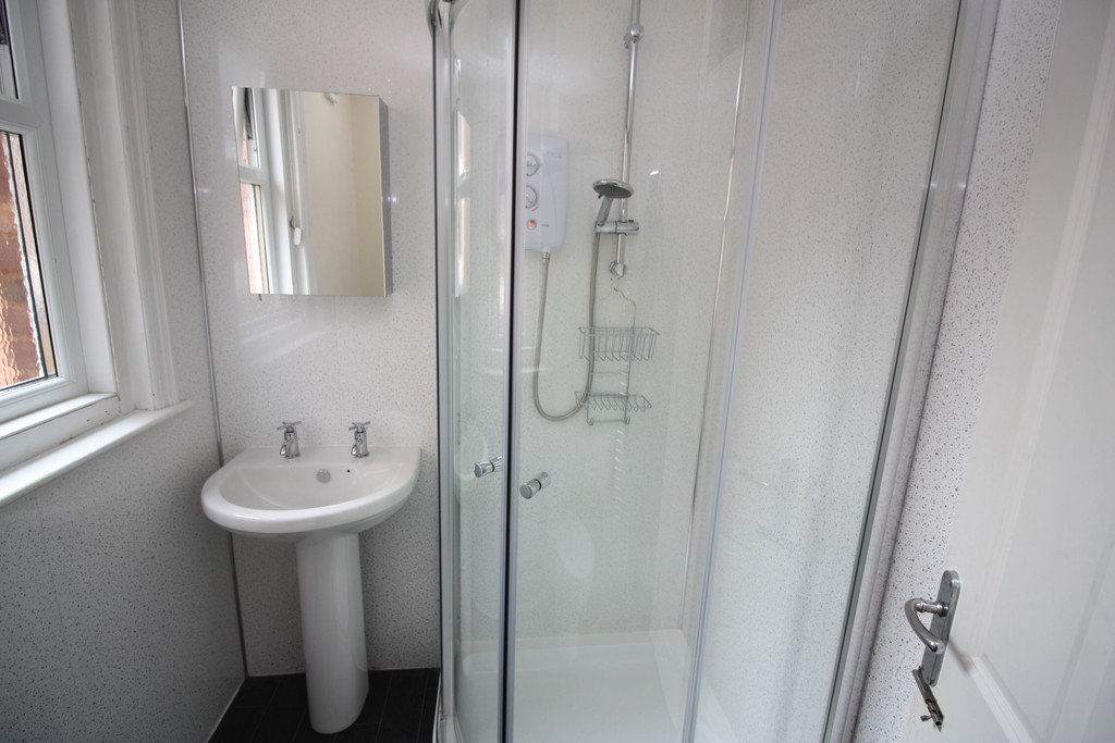 6 bed house to rent  - Property Image 13