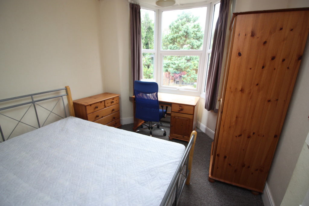 6 bed house to rent  - Property Image 6