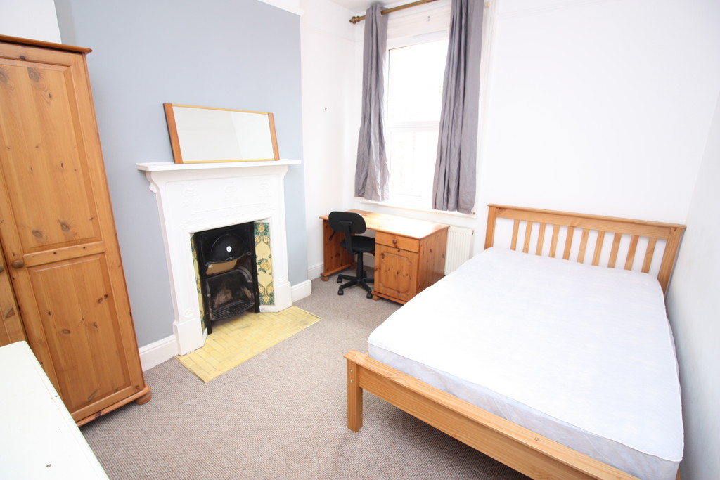 6 bed house to rent  - Property Image 7