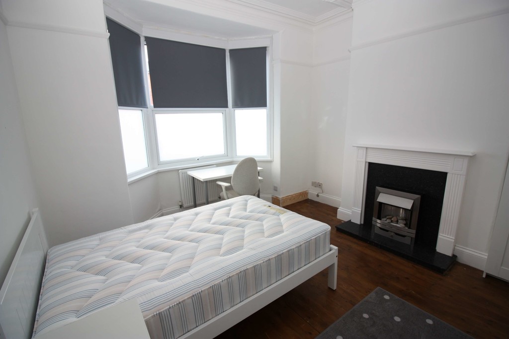 2 bed flat for sale in Flat 1, 3 Leighton Terrace 13