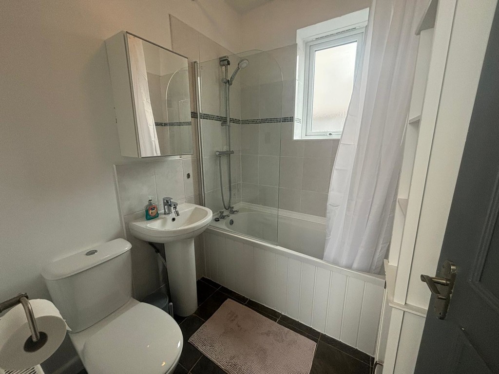 2 bed flat to rent in Old Tiverton Road, Exeter  - Property Image 8