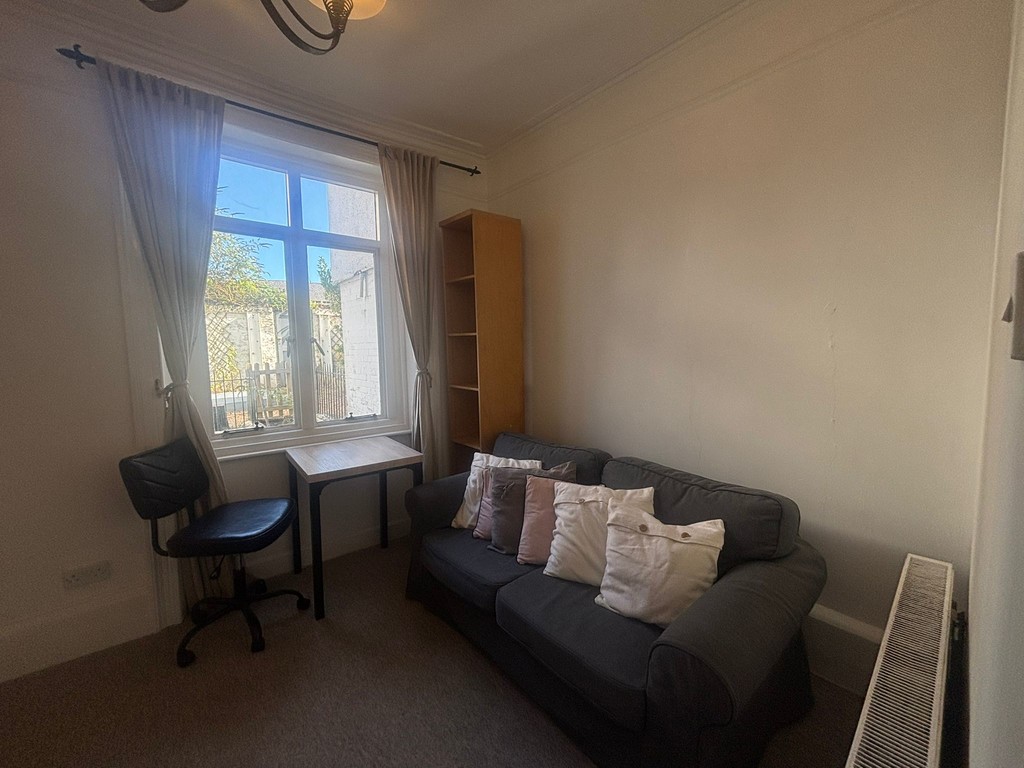 2 bed flat to rent in Oxford Road, Exeter 2