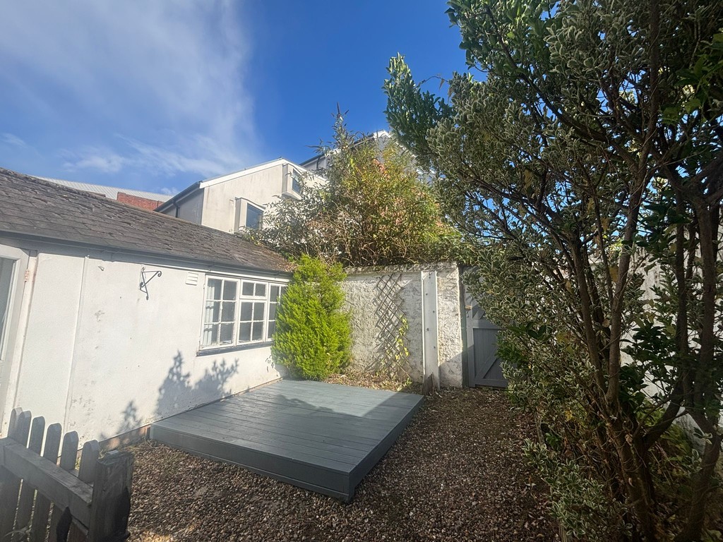 2 bed flat to rent in Oxford Road, Exeter  - Property Image 10