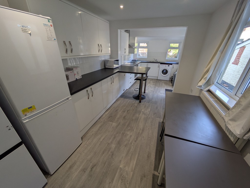 6 bed house to rent in 31 Springfield Road, Exeter 1