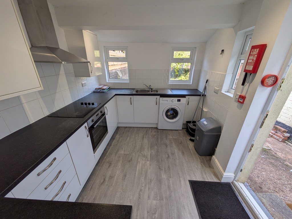 6 bed house to rent in 31 Springfield Road, Exeter  - Property Image 2