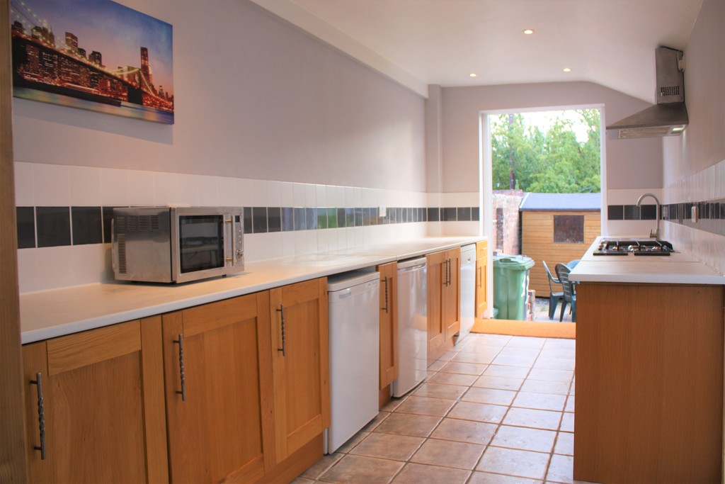 6 bed house to rent in Portland Street, Exeter  - Property Image 2