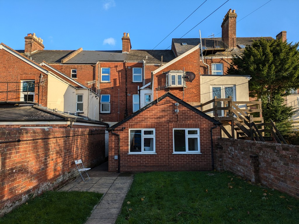 2 bed flat to rent in Old Tiverton Road, Exeter 1