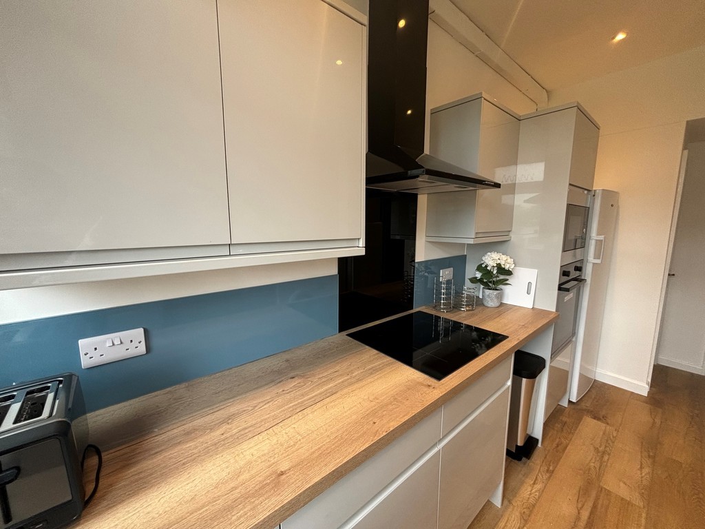 5 bed house for sale  - Property Image 2