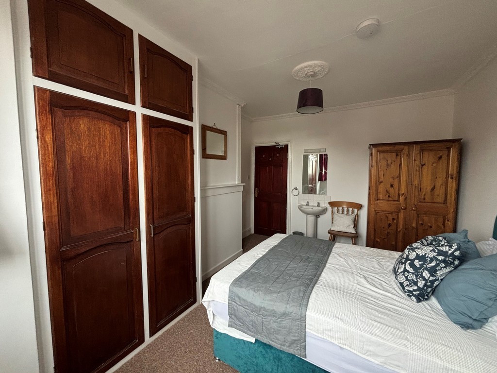 5 bed house for sale  - Property Image 9