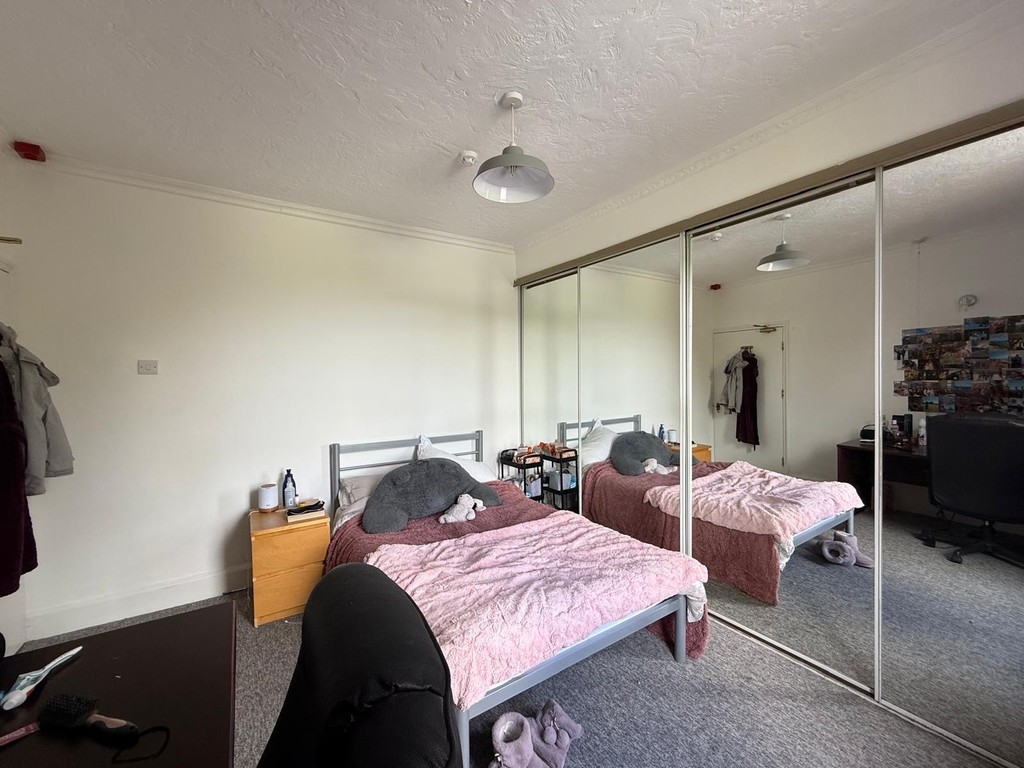 6 bed house for sale 14