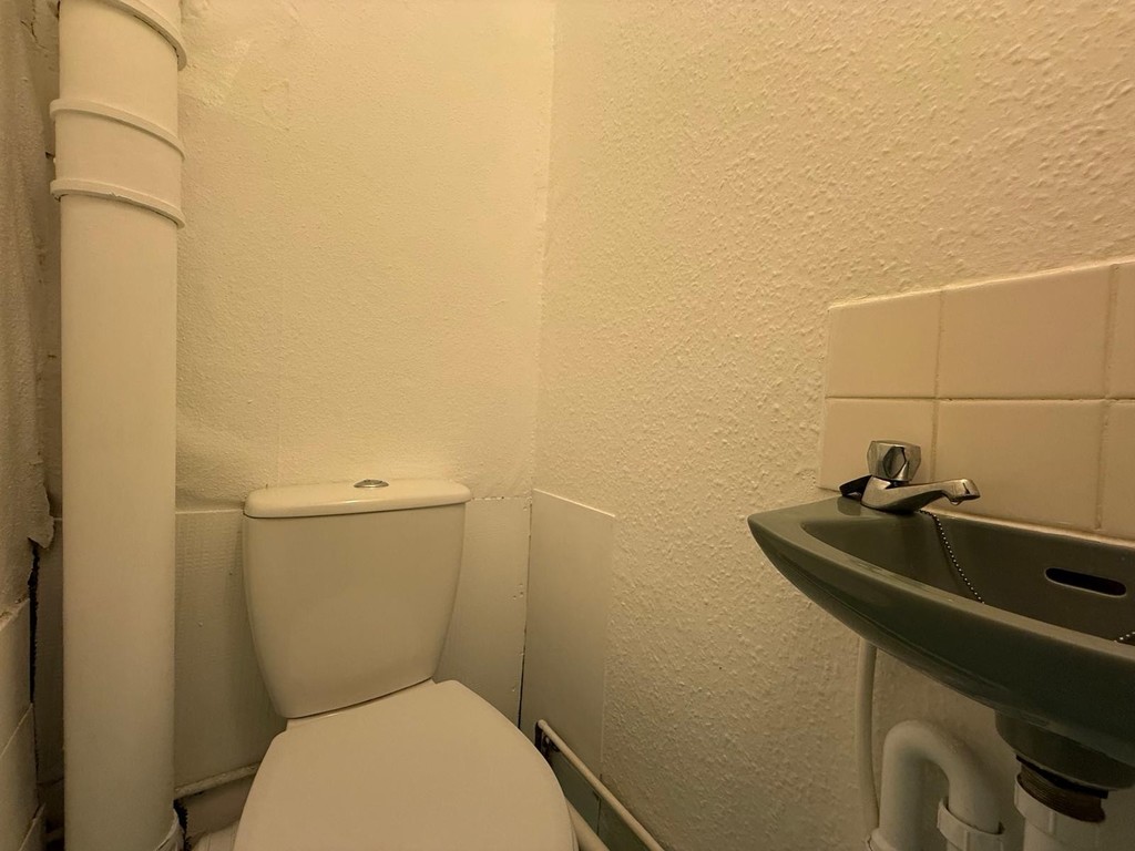 6 bed house for sale 16
