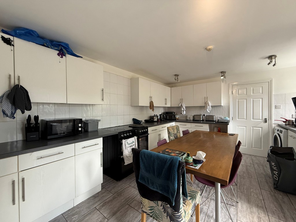 6 bed house for sale  - Property Image 3