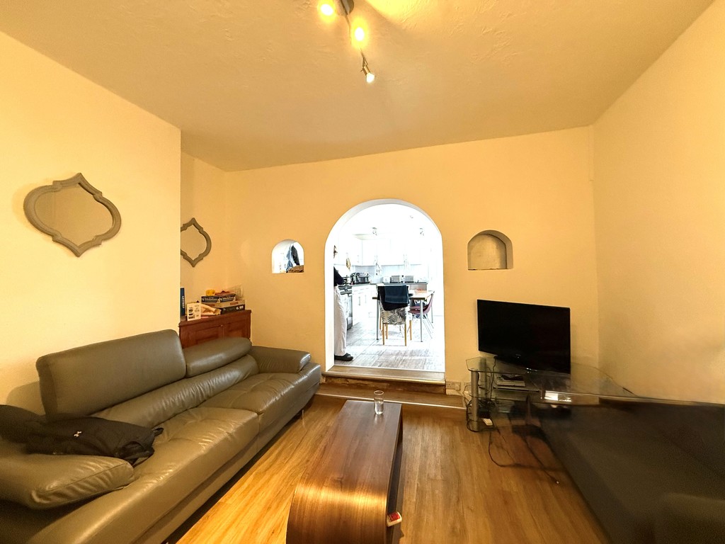 6 bed house for sale  - Property Image 5