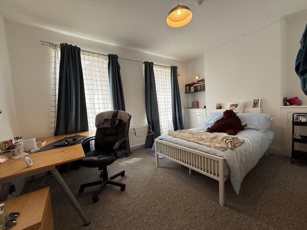 6 bed house for sale  - Property Image 8
