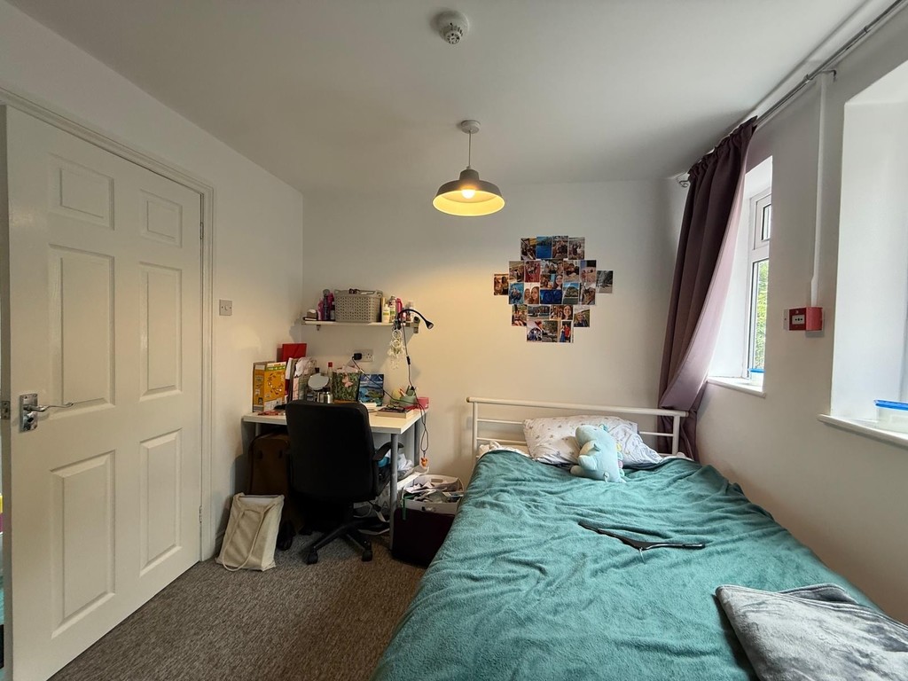 6 bed house for sale  - Property Image 9