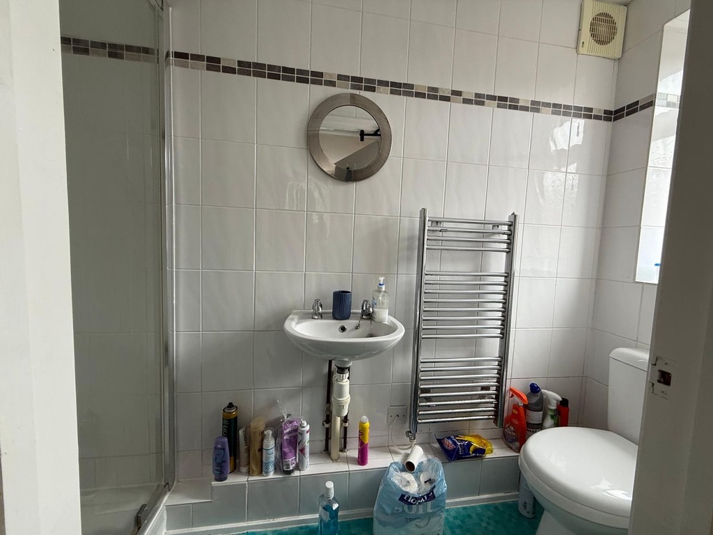 6 bed house for sale  - Property Image 10