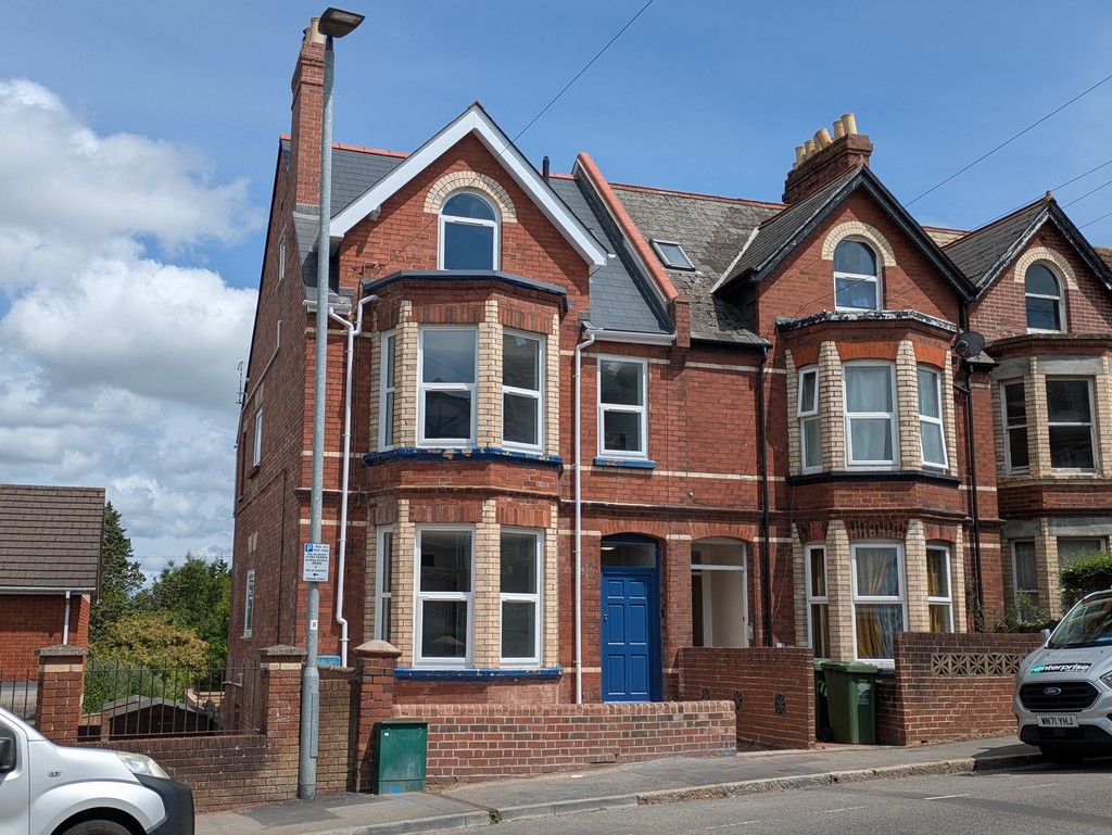 2 bed flat to rent in Mount Pleasant Road, Exeter, EX4