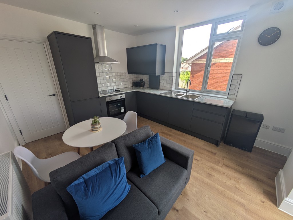 2 bed flat to rent in Mount Pleasant Road, Exeter  - Property Image 2