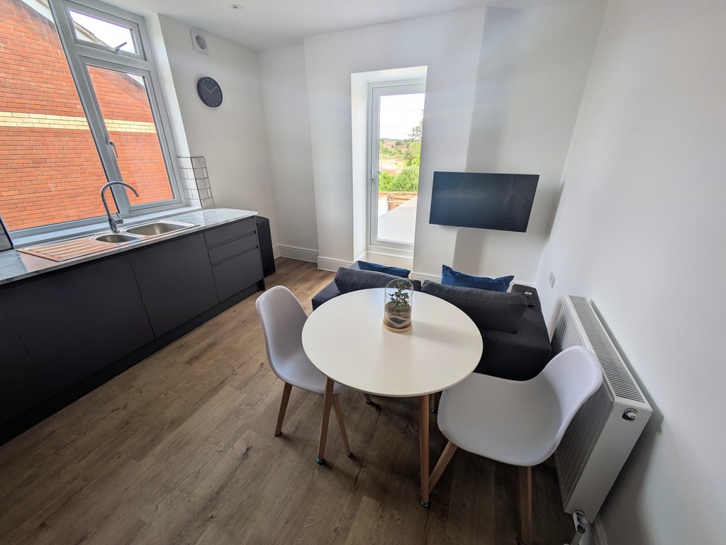 2 bed flat to rent in Mount Pleasant Road, Exeter 4