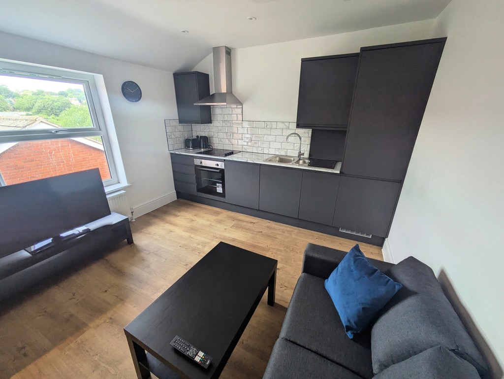 2 bed flat to rent in Mount Pleasant Road, Exeter, EX4