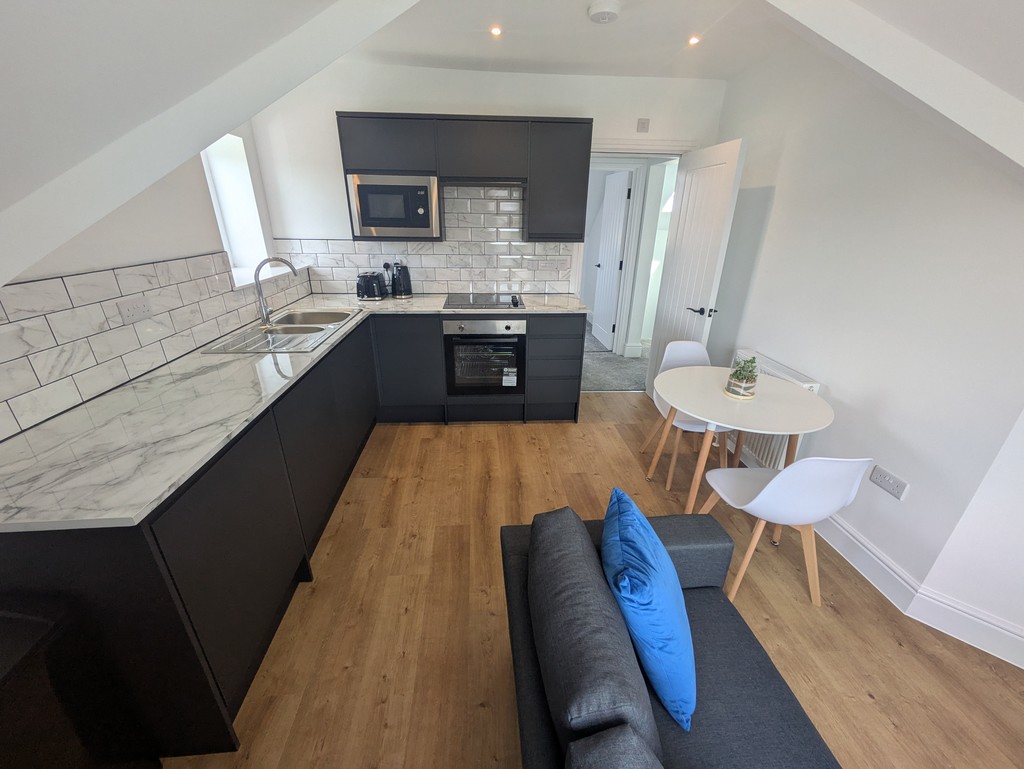 2 bed flat to rent in Mount Pleasant Road, Exeter 2