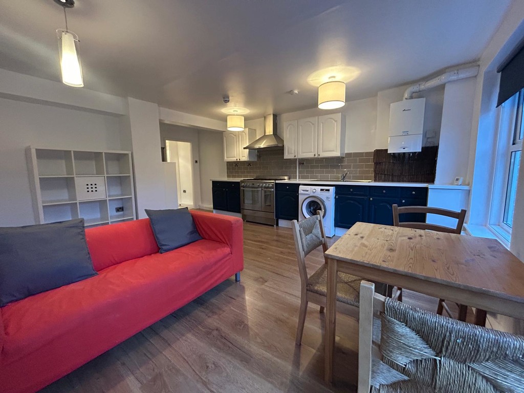 2 bed flat to rent in Longbrook Street, Exeter, EX4