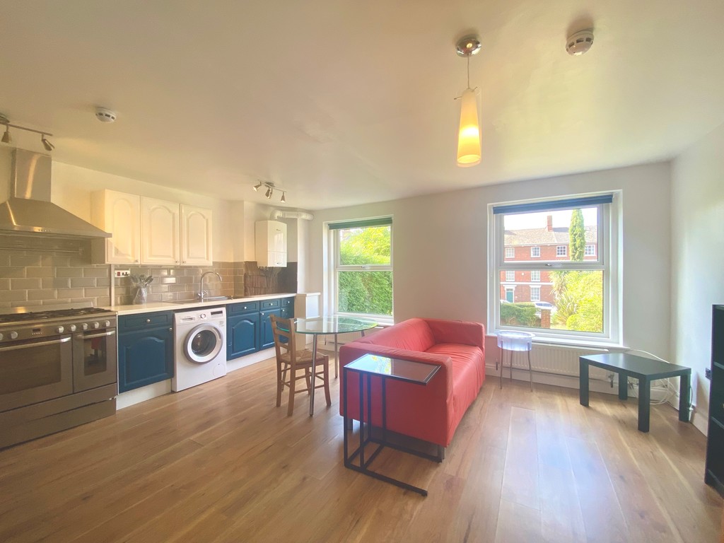 2 bed flat to rent in Longbrook Street, Exeter 2