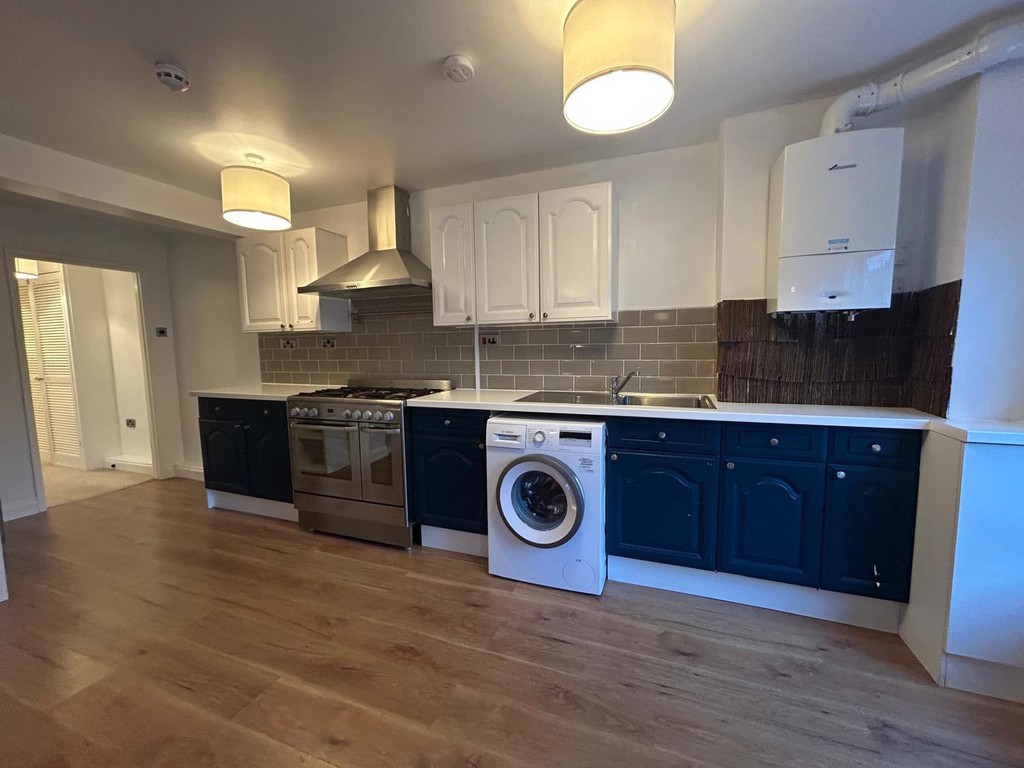 2 bed flat to rent in Longbrook Street, Exeter  - Property Image 3