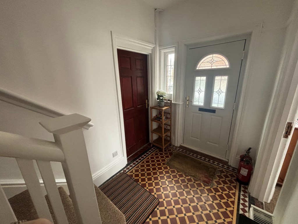 5 bed house to rent  - Property Image 11