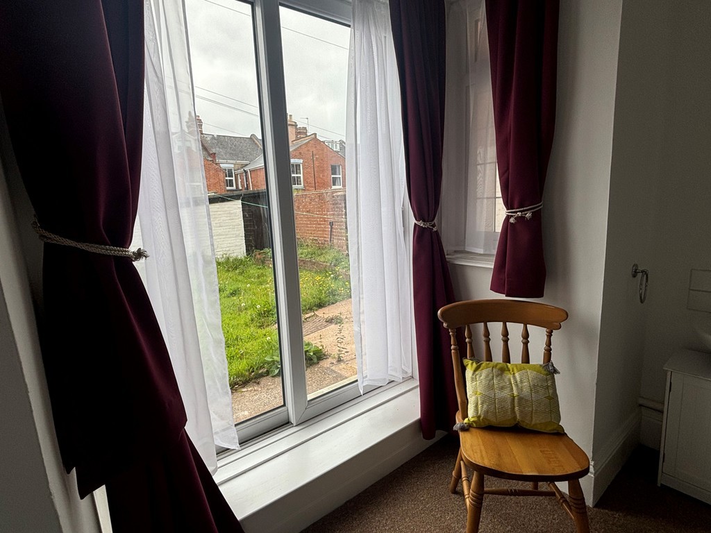 5 bed house to rent  - Property Image 12