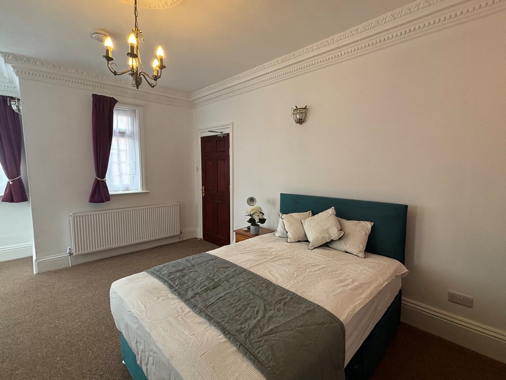 5 bed house to rent  - Property Image 16