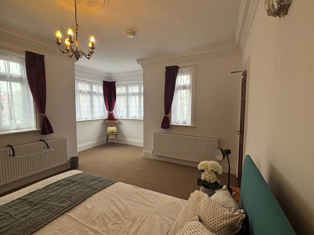 5 bed house to rent  - Property Image 4