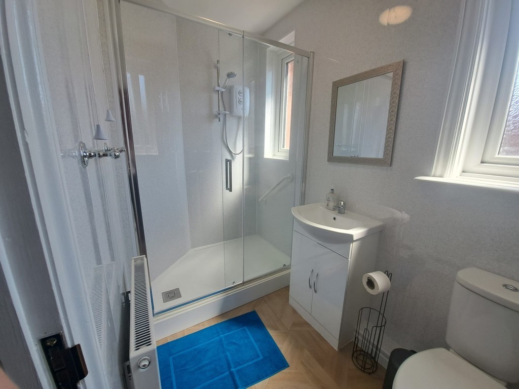 5 bed house to rent  - Property Image 5