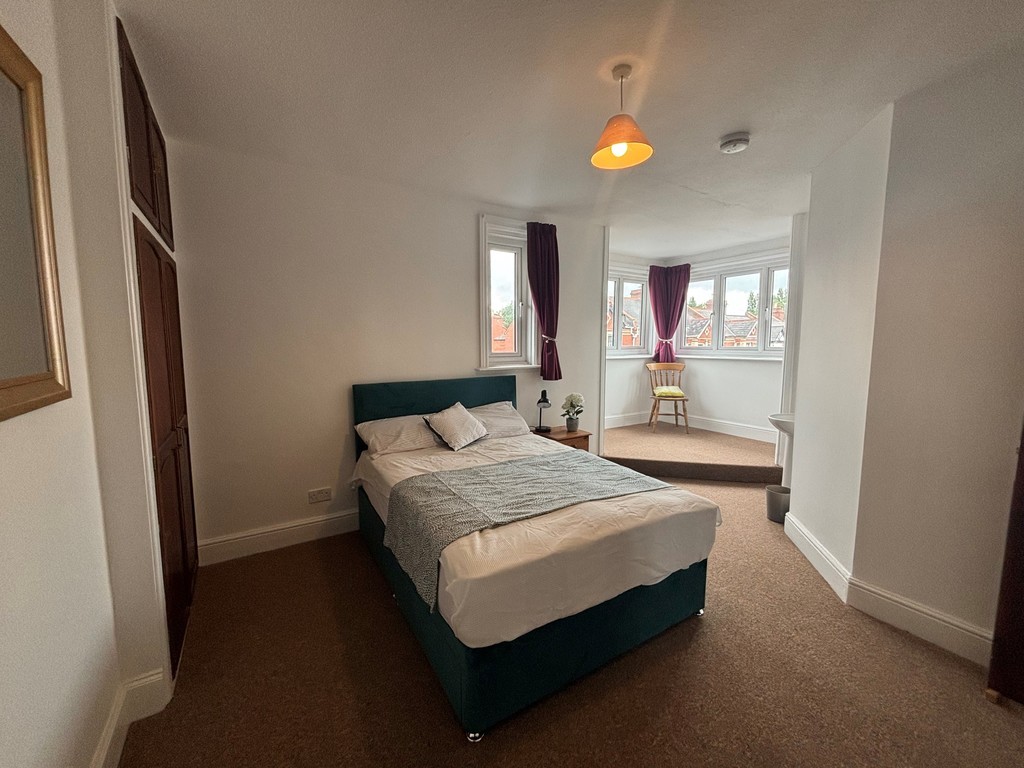 5 bed house to rent  - Property Image 7