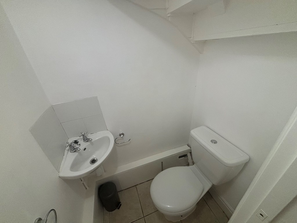 5 bed house to rent  - Property Image 10