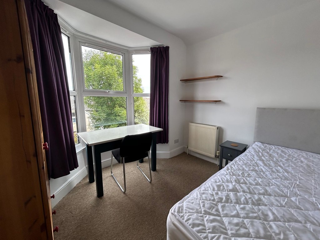 5 bed house to rent 11