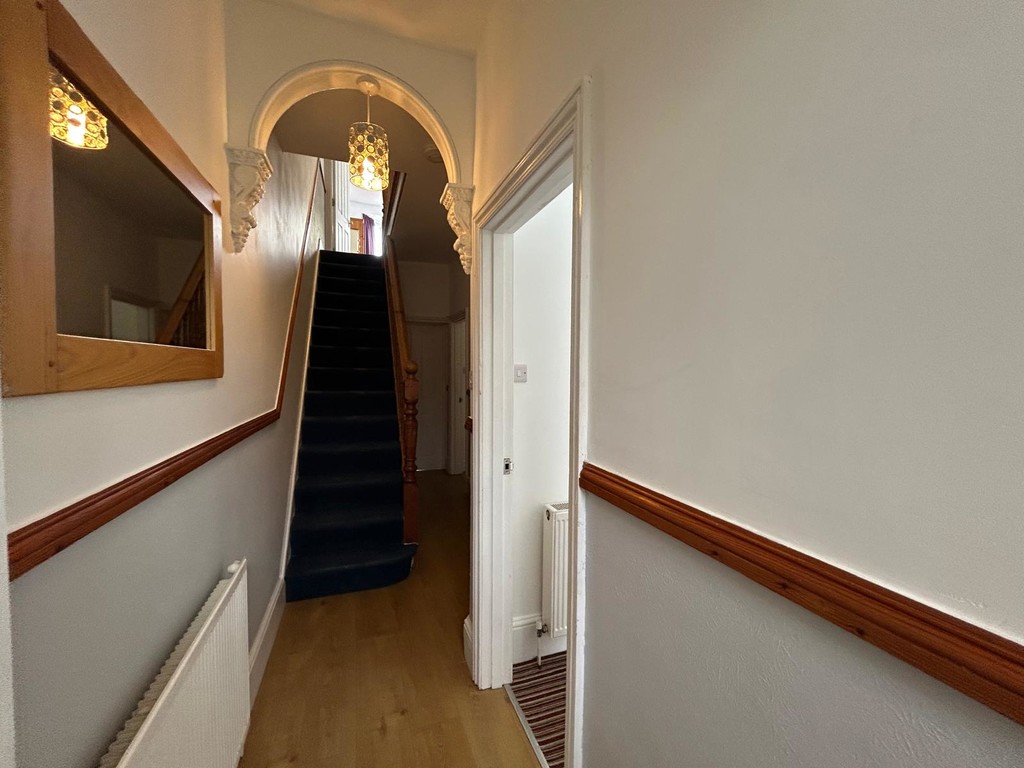 5 bed house to rent  - Property Image 3