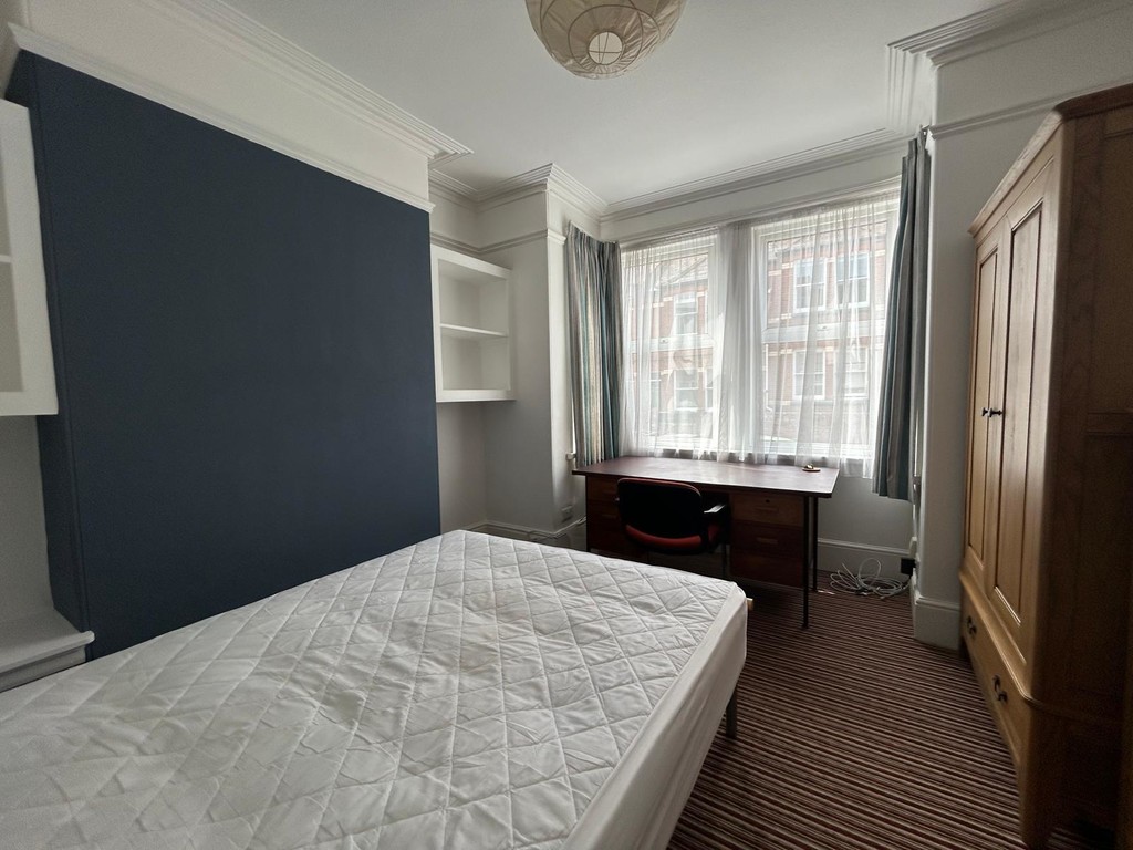 5 bed house to rent  - Property Image 8