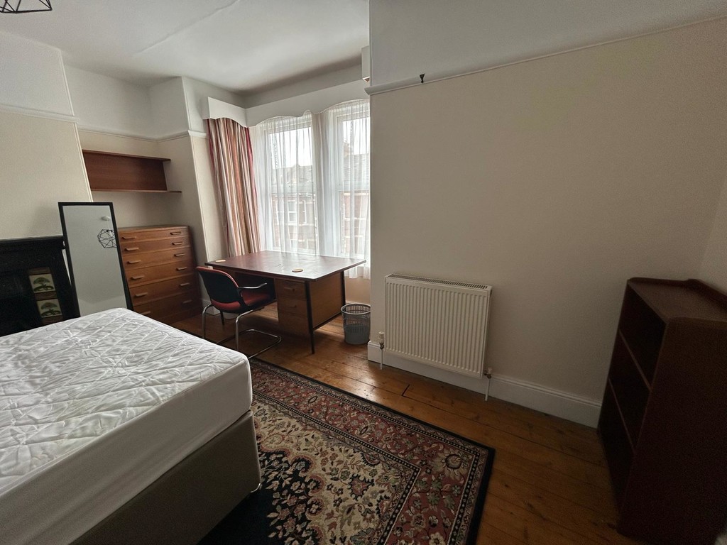 5 bed house to rent  - Property Image 10