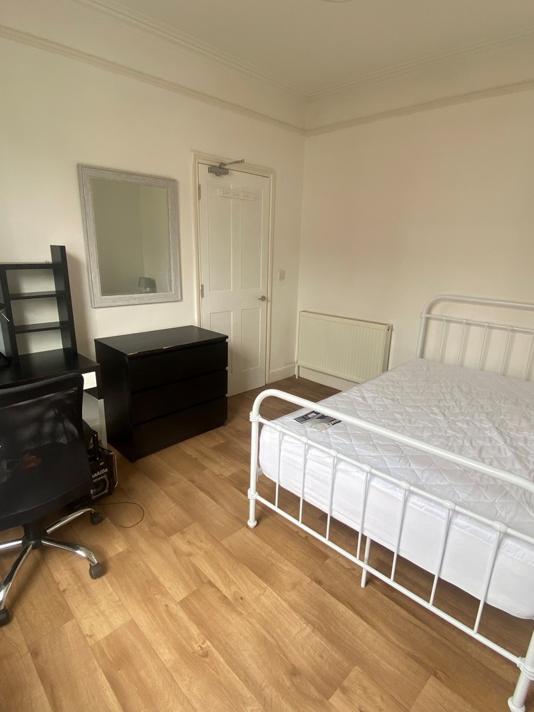 4 bed house for sale  - Property Image 13