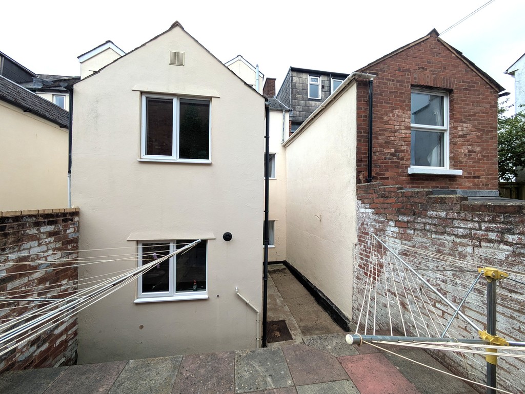 6 bed house for sale 13