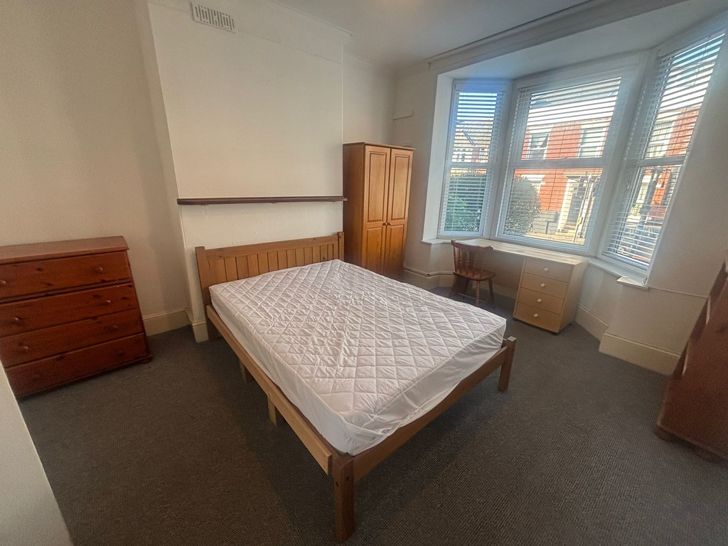 5 bed house to rent  - Property Image 2