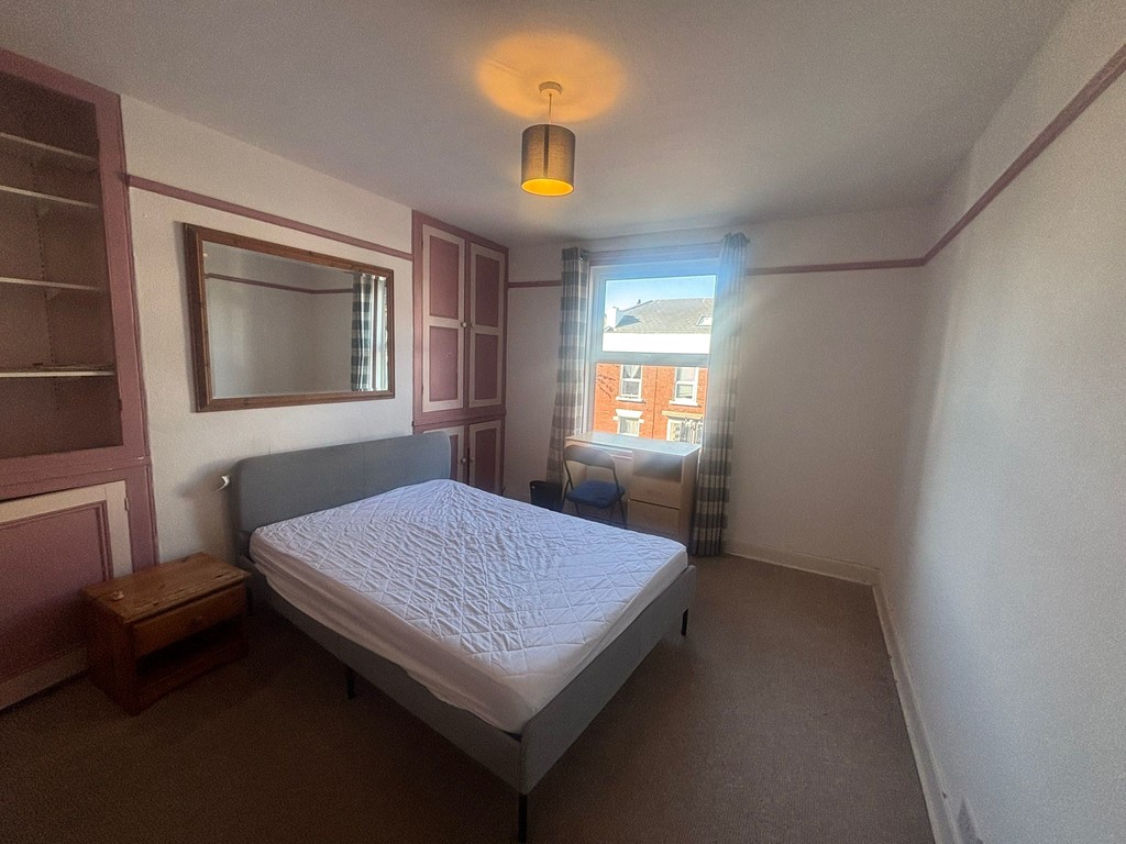 5 bed house to rent  - Property Image 12