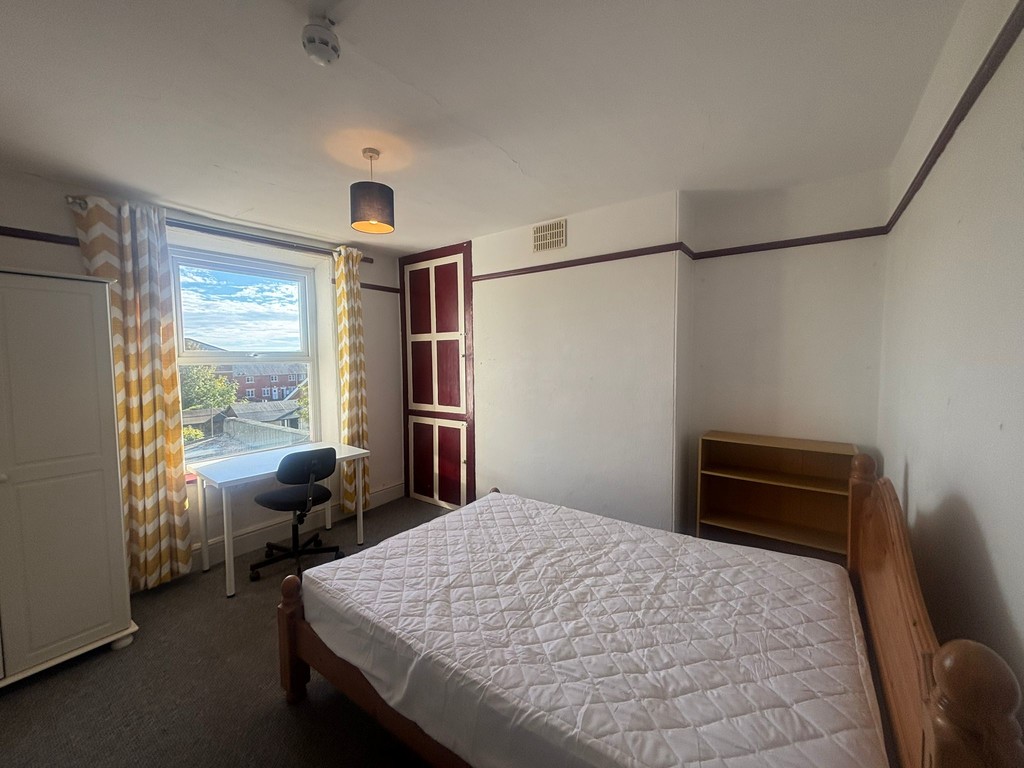 5 bed house to rent  - Property Image 14