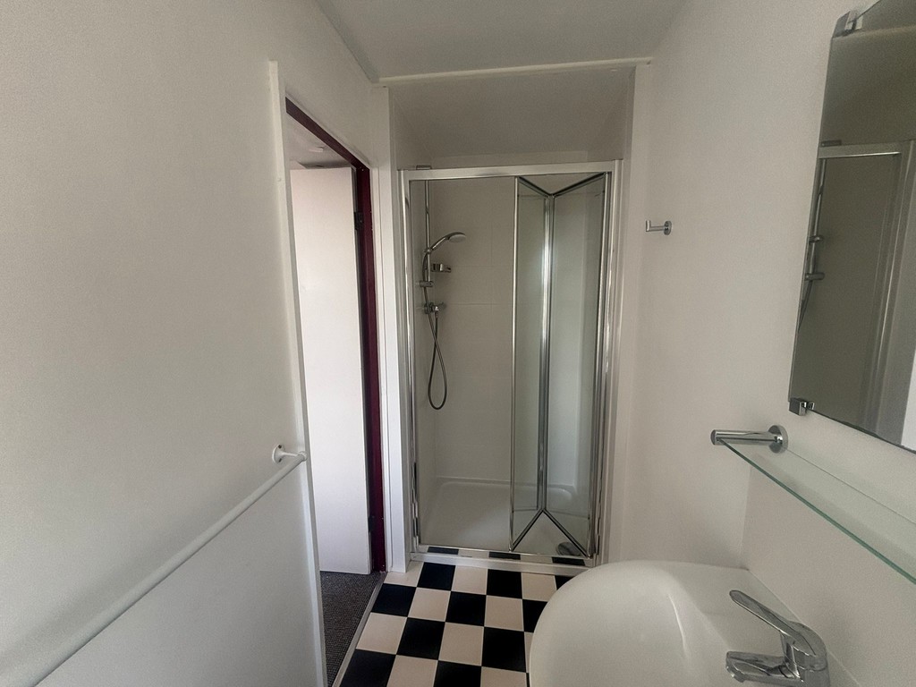 5 bed house to rent  - Property Image 17