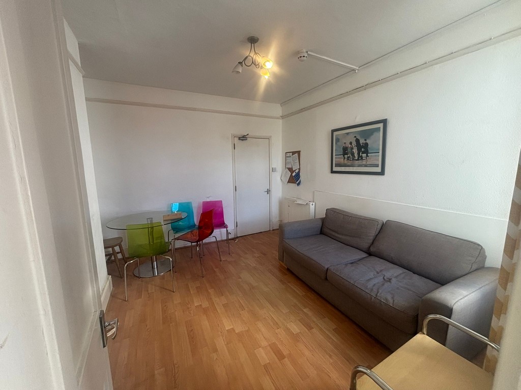 5 bed house to rent  - Property Image 5