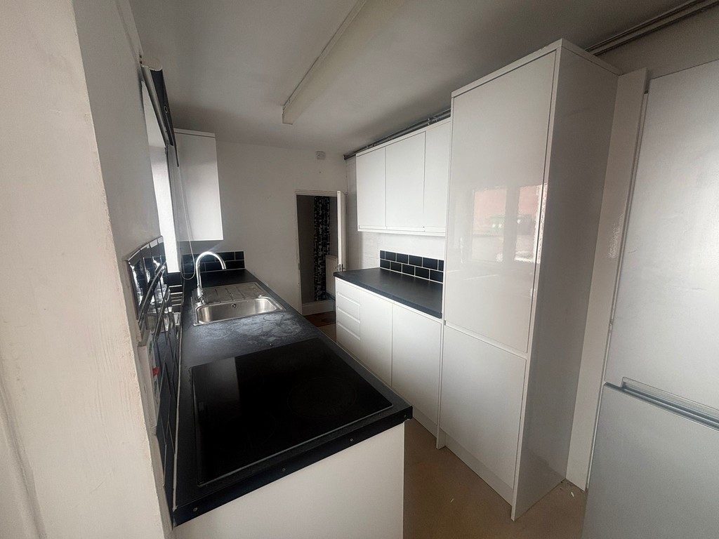 5 bed house to rent  - Property Image 7