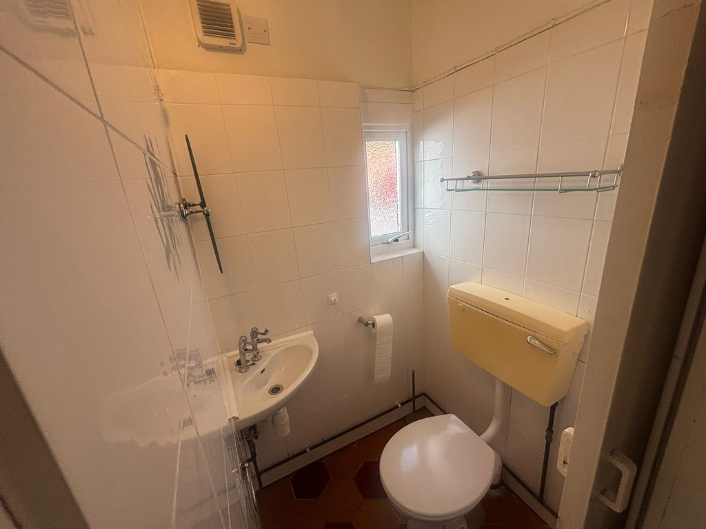 5 bed house to rent  - Property Image 8