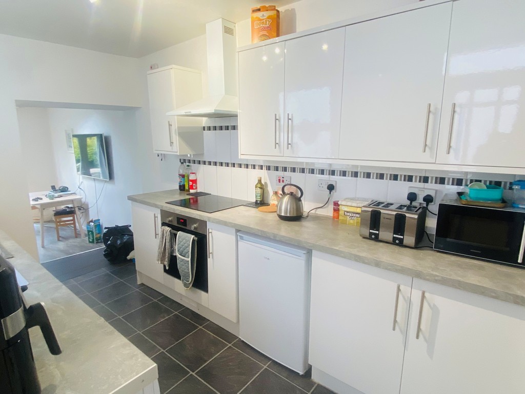 5 bed house for sale  - Property Image 3